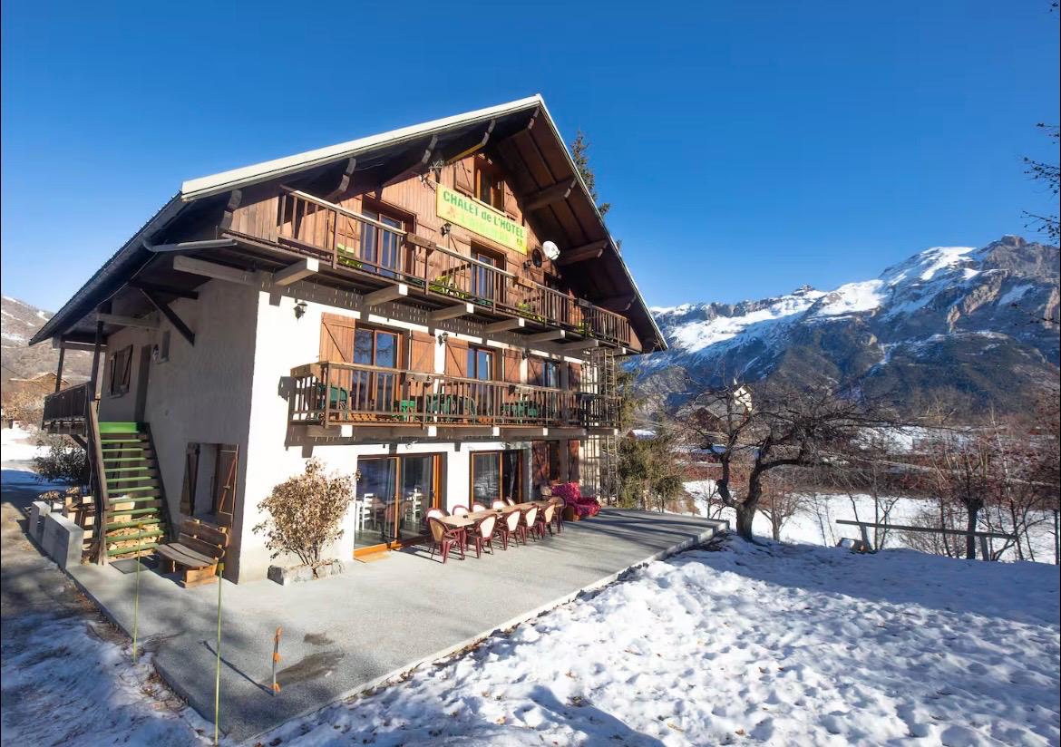 Le chalet ENTREUPOTES sous la neige
